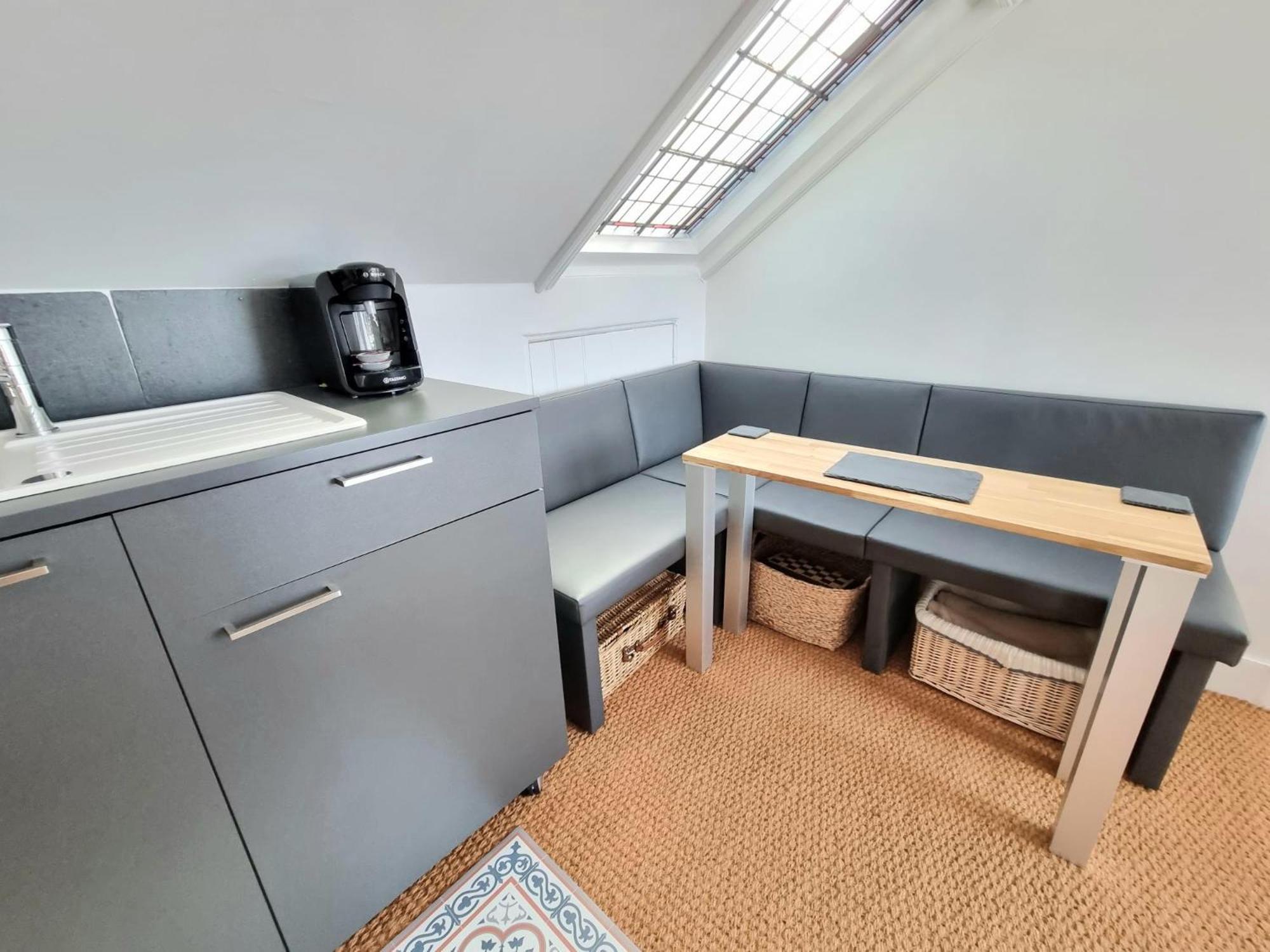 West Hill Retreat Seaview Balcony Chic Loft Studio & Free Parking Hastings Exterior foto